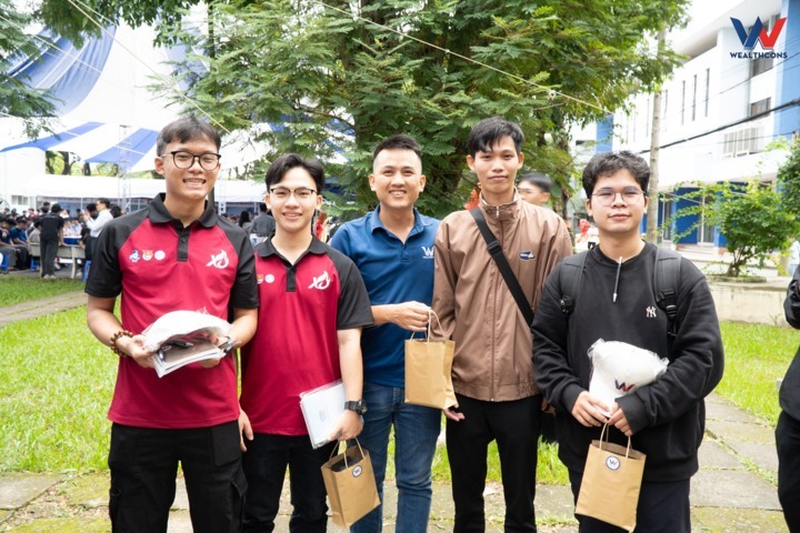 Wealthcons Attracts Nearly 1,000 Check-ins at Job Fair 2025 – Ho Chi Minh City University of Technology