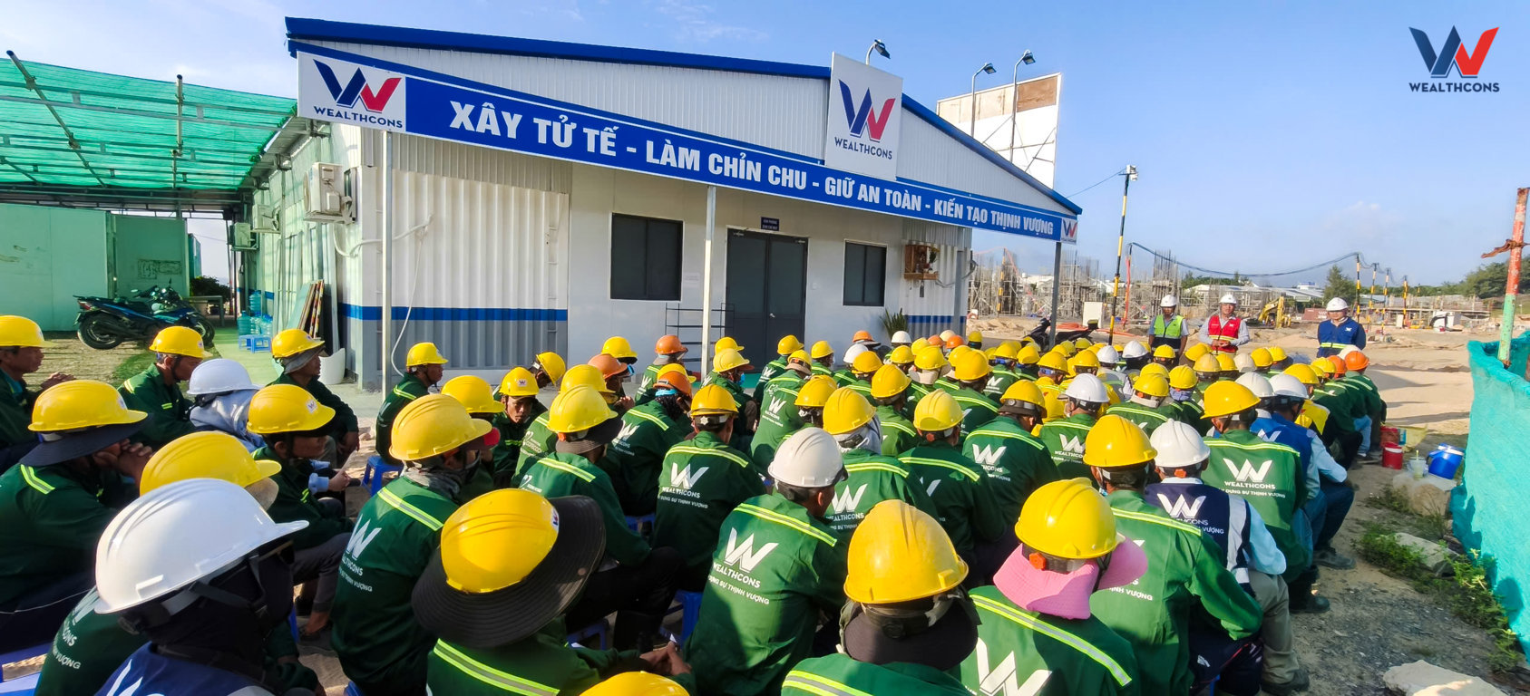 STARTING THE DAY WITH A STRONG SAFETY CULTURE
